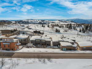 Snowy aerial view with a mountain view