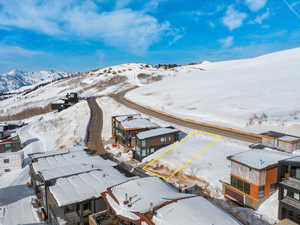 Snowy aerial view with a mountain view