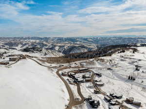 Snowy aerial view with a mountain view