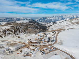 Snowy aerial view with a mountain view