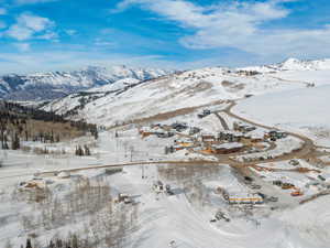 Snowy aerial view featuring a mountain view