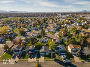 View of property location featuring nearby suburban area and mountains