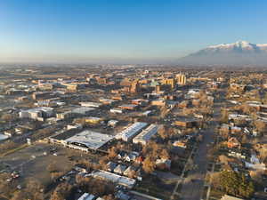 Aerial view of property's location with nearby urban area and a mountain backdrop