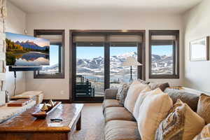 Living area featuring a mountain view and carpet