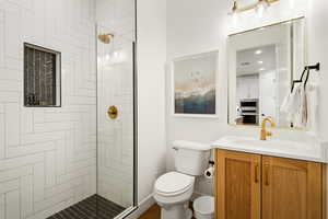 Ensuite bath 1 with additional door for common use