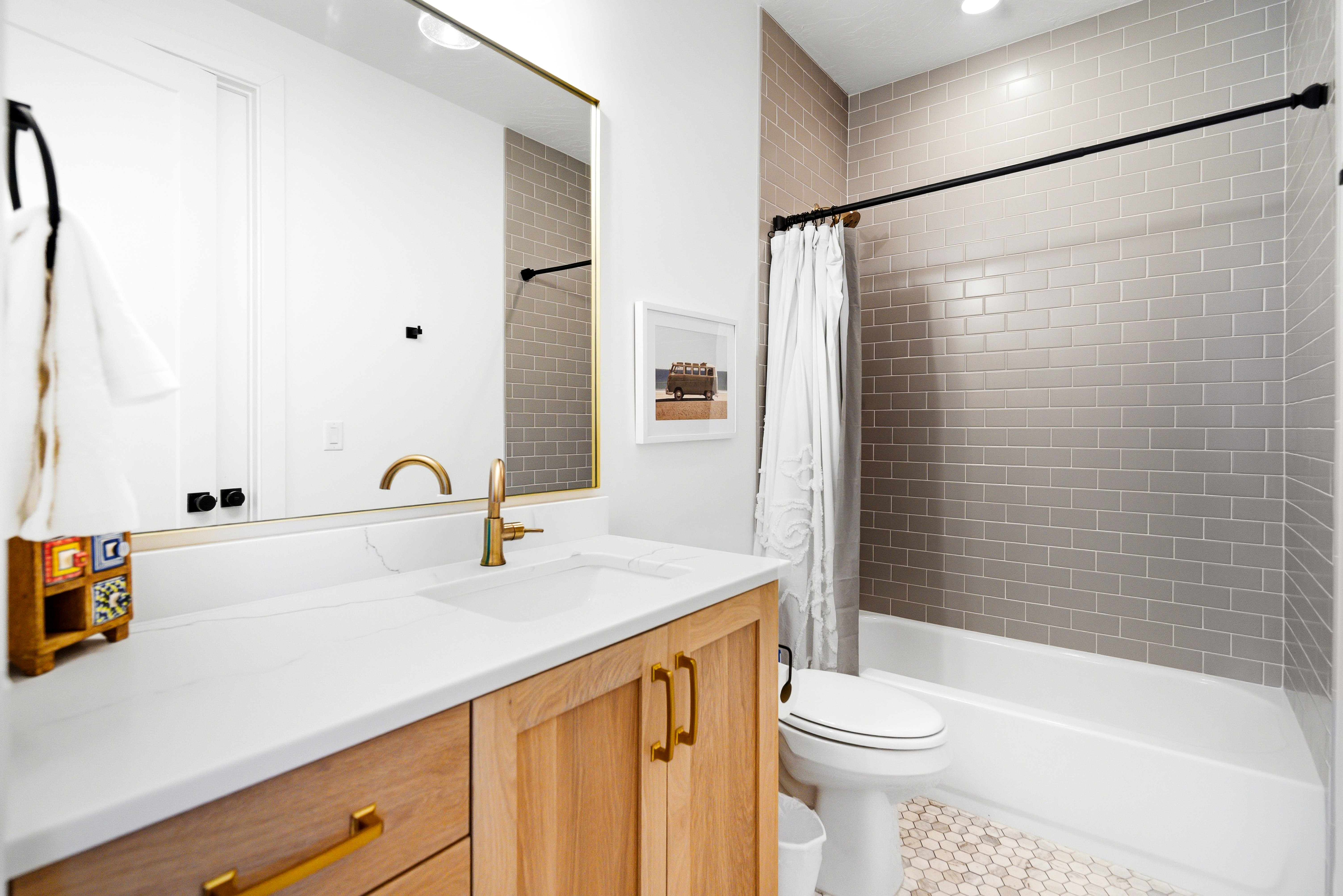 Bunk room bath 5