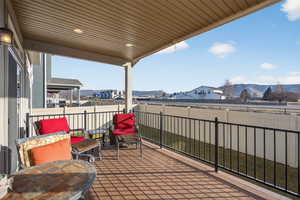 Balcony featuring a mountain view