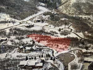 Snowy aerial view featuring a mountain view