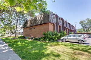 View of apartment building / complex