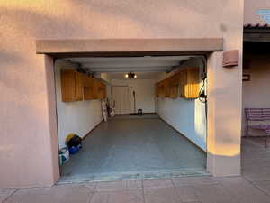 Garage featuring a textured wall