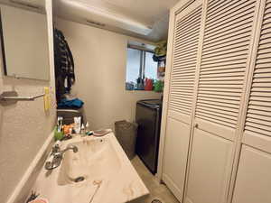 Washroom with washer / dryer