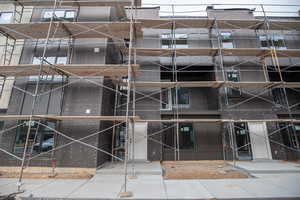 View of apartment building / complex