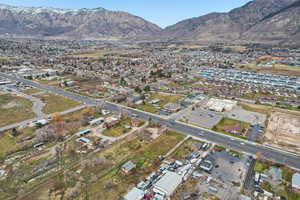Aerial view of property's location featuring a mountain backdrop