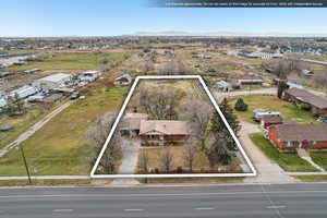 Aerial view of property's location featuring property boundaries highlighted and a mountainous background