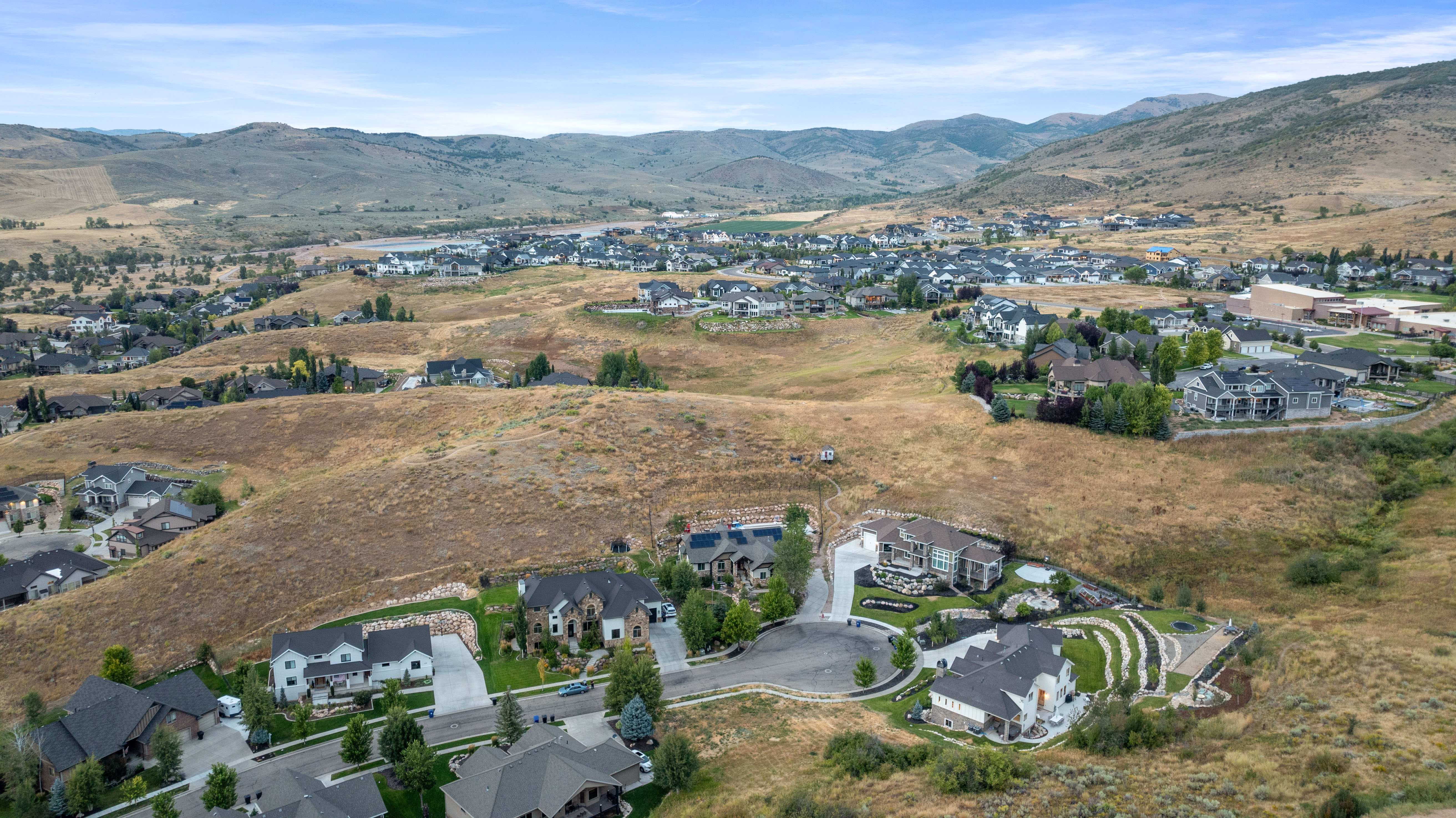 View of property location featuring nearby suburban area and a mountain backdrop
