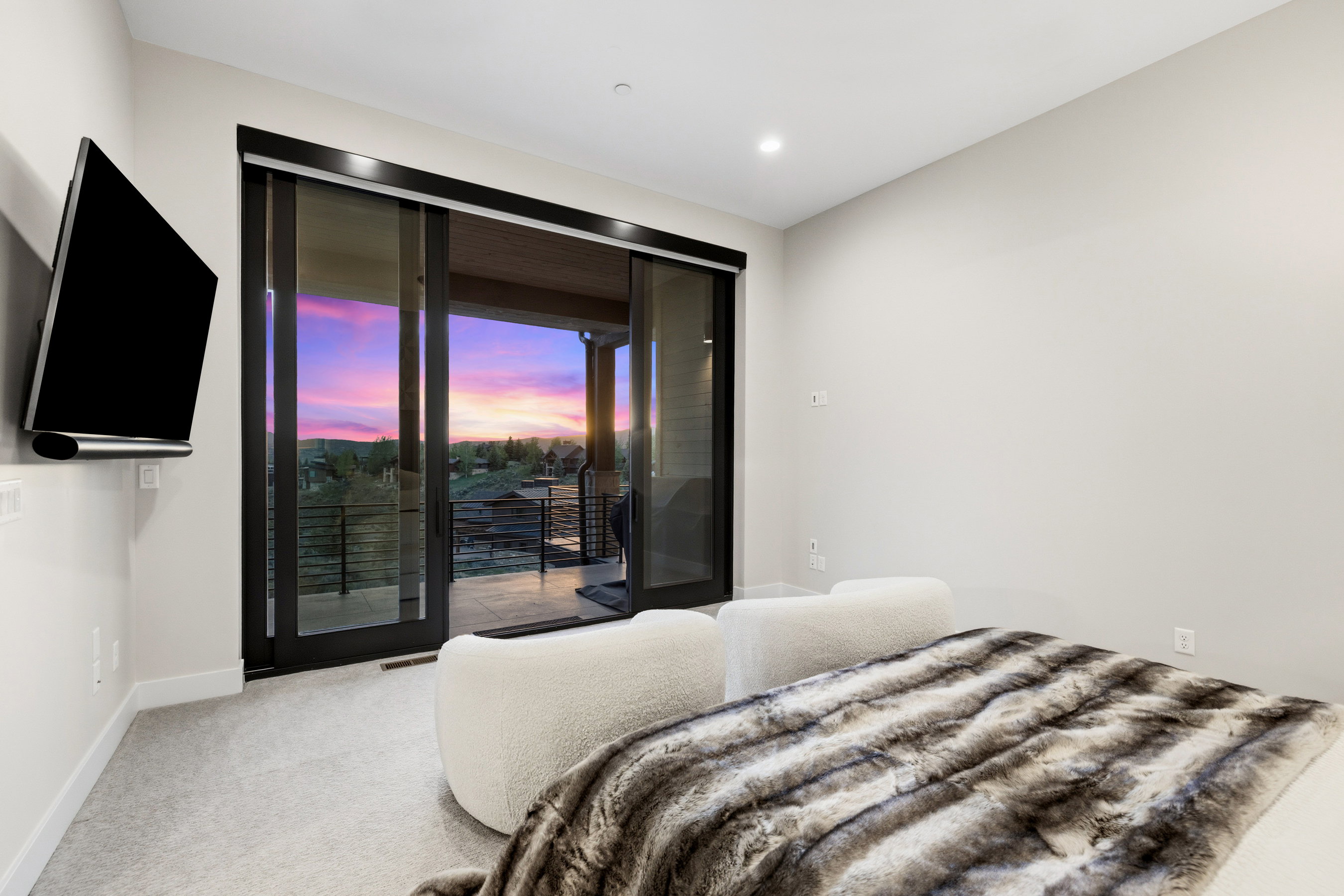 Room featuring light gray wall paint and recessed ceiling lighting