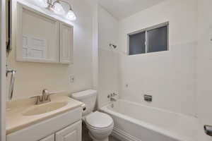Bathroom with vanity and washtub / shower combination