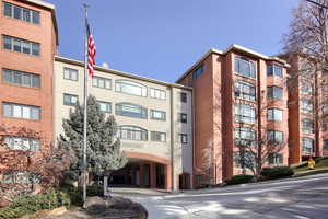 View of apartment building / complex