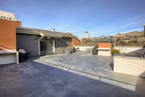 7th floor terrace BBW area - common area.