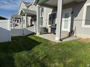 View of yard featuring a gate