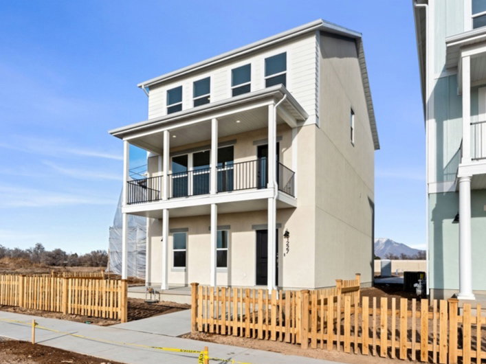 View of front of property featuring a fenced front yard