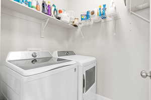 Washroom with independent washer and dryer
