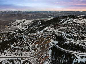 Snowy aerial view featuring a mountain view