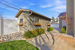 View of home's exterior