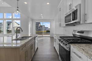 UPGRADED FINISHES W/ GAS OVEN & PENDANT LIGHTING!