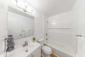 Bathroom with bathtub / shower combination and vanity