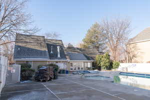 Access to the pool through the clubhouse.
