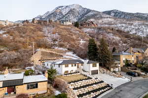 Aerial view with a mountain view
