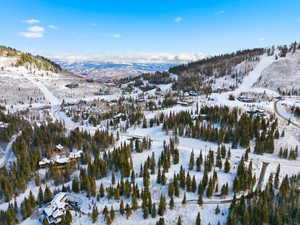 Snowy aerial view with a mountain view