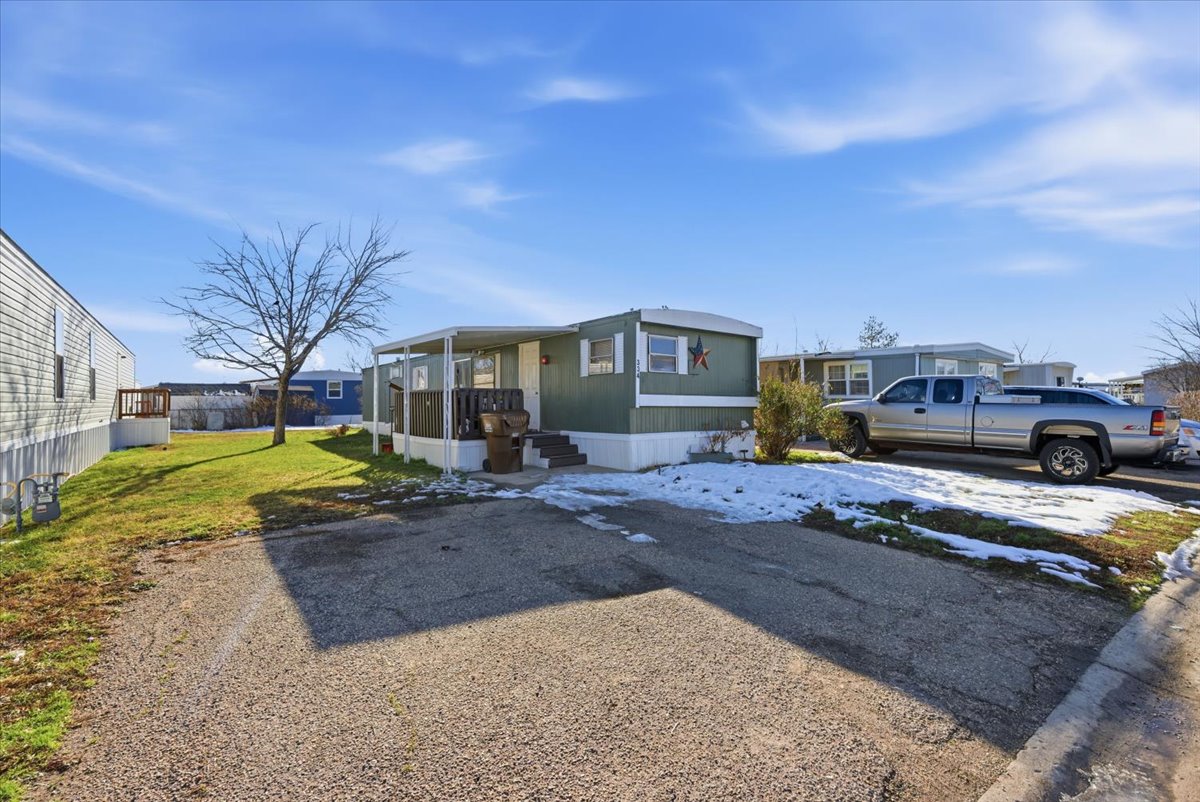 View of manufactured / mobile home