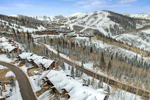 Snowy aerial view featuring a mountain view