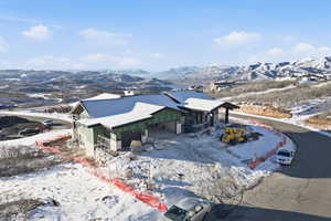 Snowy aerial view featuring a mountain view