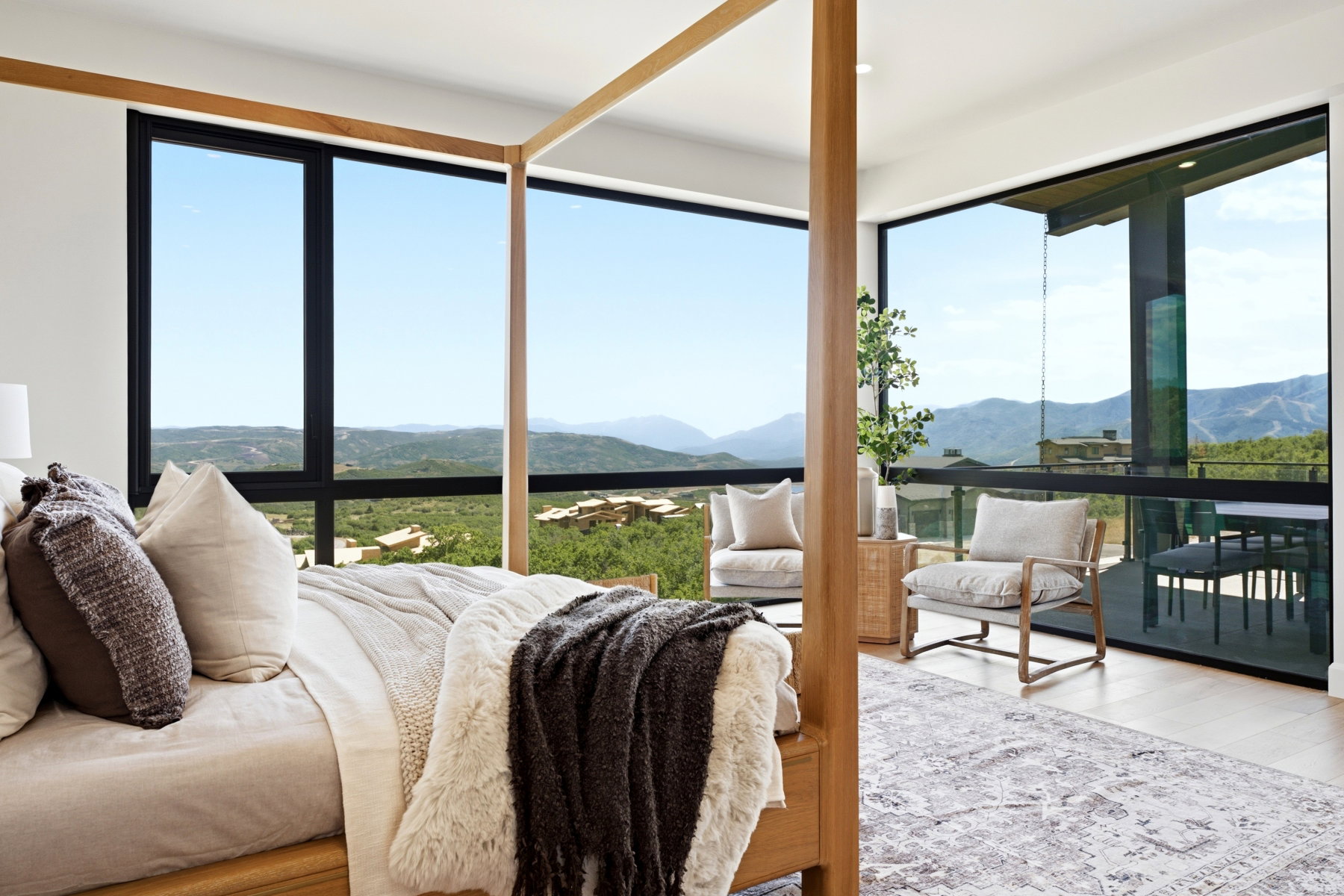 Light-filled room featuring expansive floor-to-ceiling windows, wood-finish flooring, and a recessed ceiling