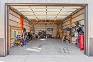 24x32ft detached garage! 220 volt power!