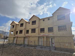 View of apartment building / complex