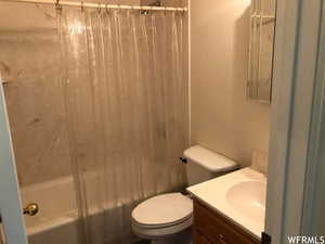 Full bath with vanity and shower / tub combo with curtain