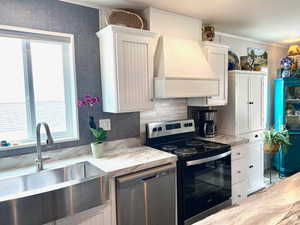 Stainless dishwasher. Electric range.