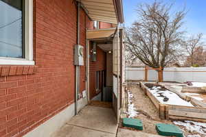 separate entrance for Mother-in-law apt