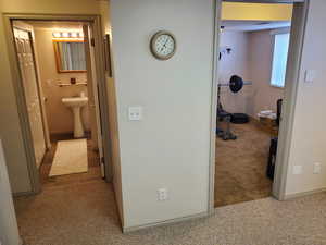 Corridor with light carpet and baseboards