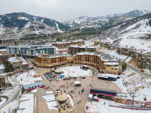 Snowy aerial view featuring a mountain view