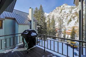 Deck with a view of Mount Superior on level 1