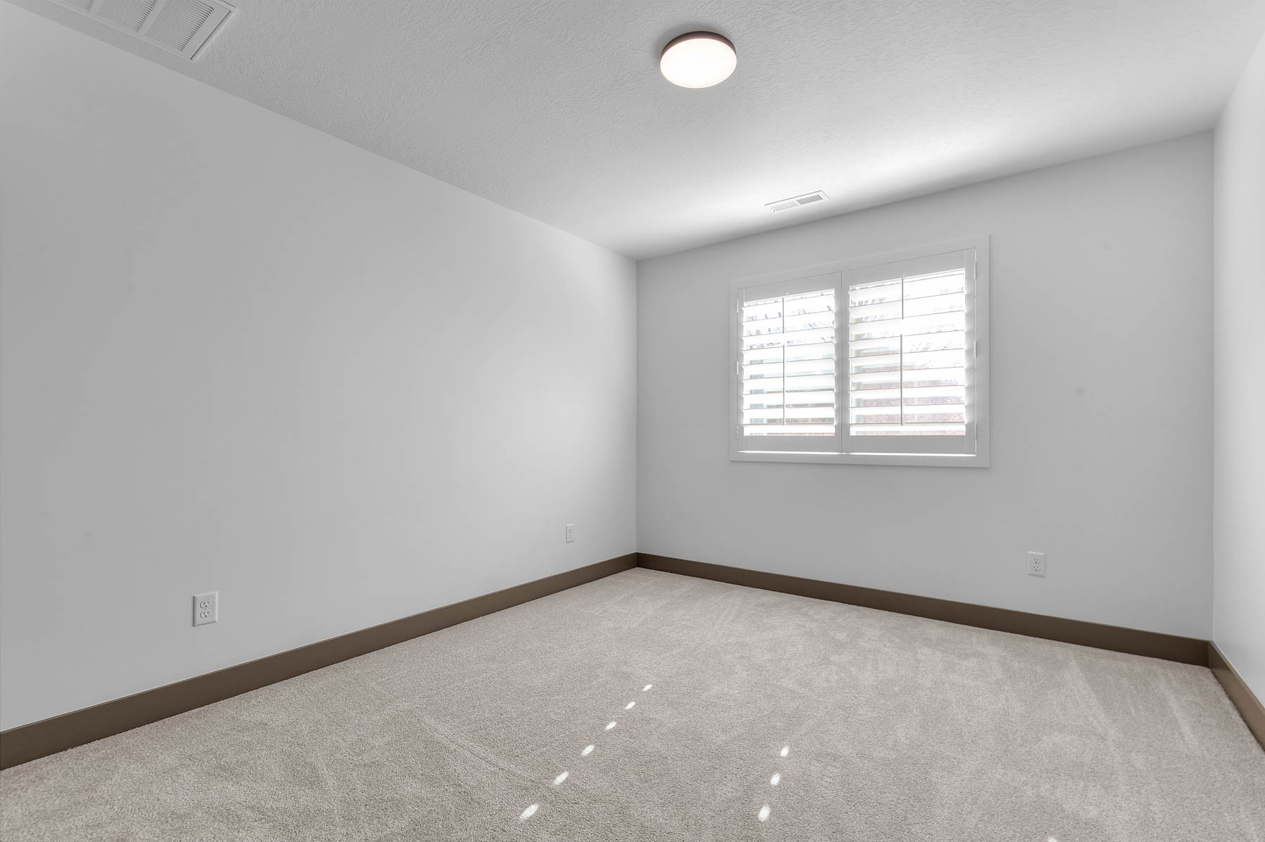 Carpeted empty room with baseboards