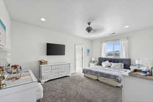 Bedroom featuring carpet floors, ceiling fan, recessed lighting, and a textured ceiling