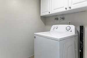 Mother-in-law/ADU Laundry room with washer