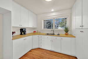 Butler's pantry off kitchen with laundry hookup