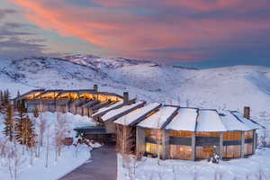 Snowy aerial view featuring a mountain view